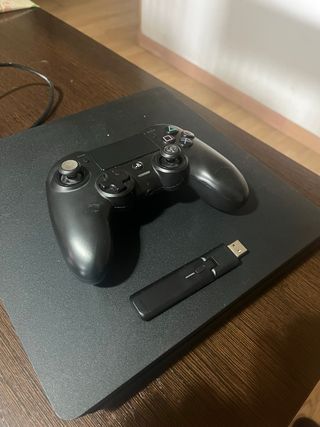 Playstation 4, 1Tb + mando 