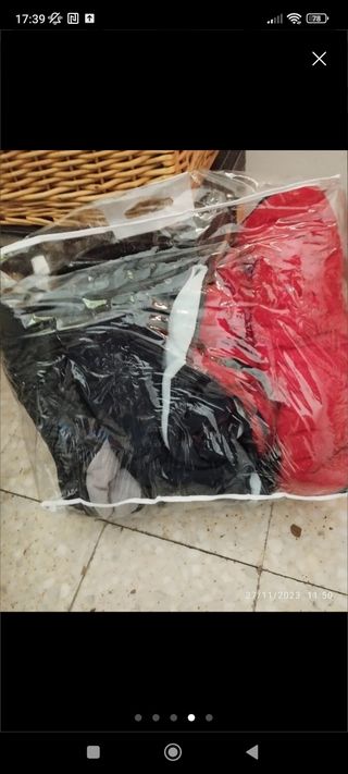 Silla de bebé con burbuja de lluvia.