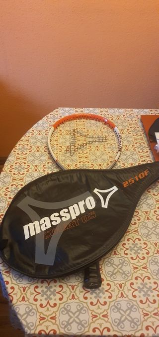 RAQUETA DE TENIS COMO NUEVA