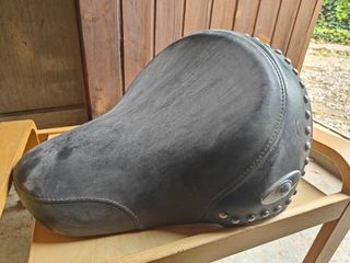 Asiento Harley tachuelas 