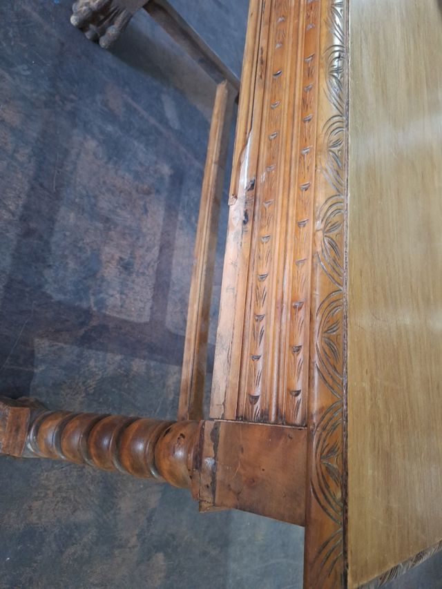 Mesa frailera española antigua