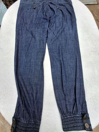 Pantalón unisex T 42. Medidas en descripción 