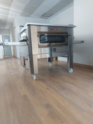 HORNO PARA 137 PIZZAS POR HORA