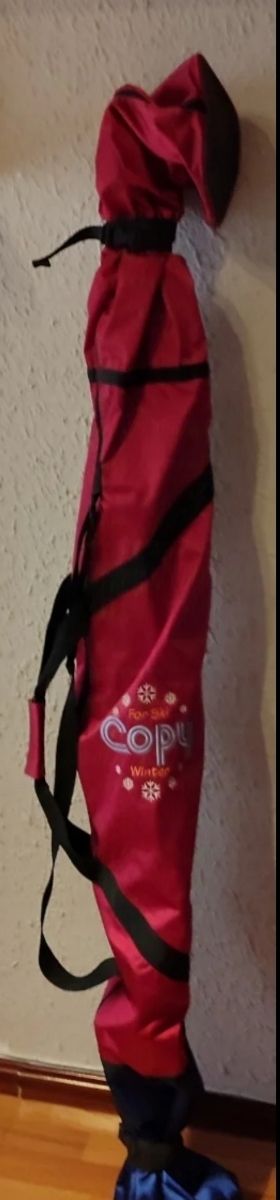 Conjunto de botas de esquí  y esquíes 