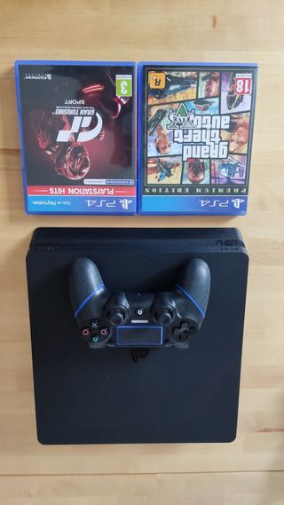 PlayStation 4 Slim 