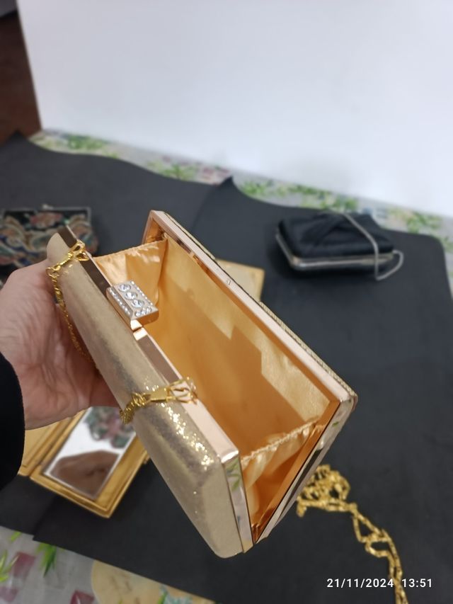 Complementos y accesorios para mujer.