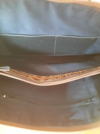 Bolso de mano. Por dentro impecable