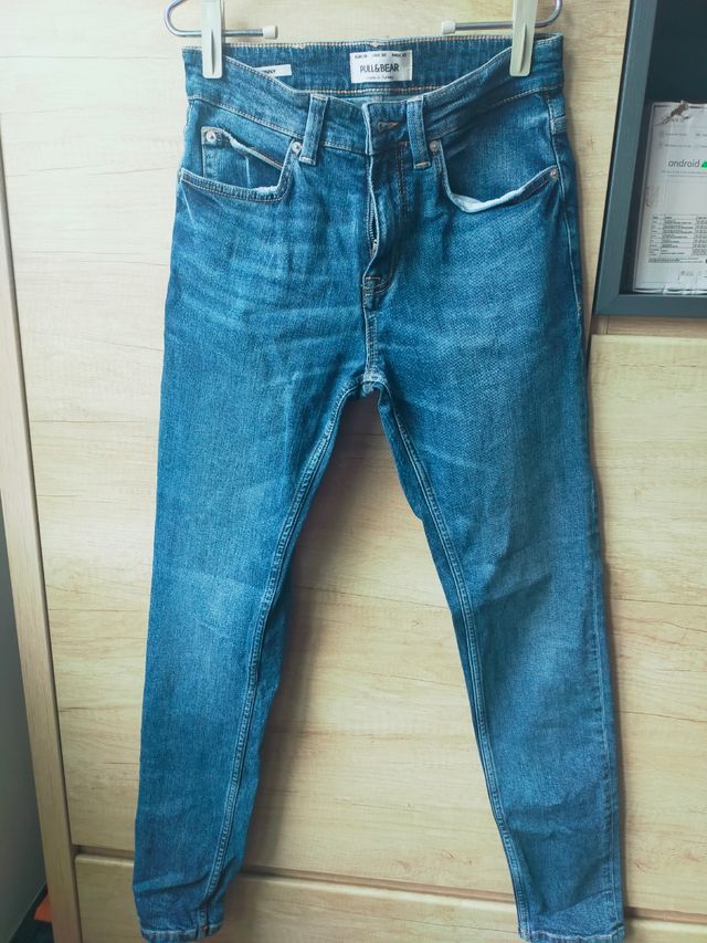 Pantalón vaquero azul pull and bear