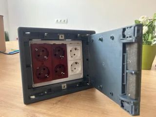 caja enchufes suelo Simon