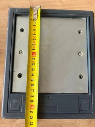 caja enchufes suelo Simon