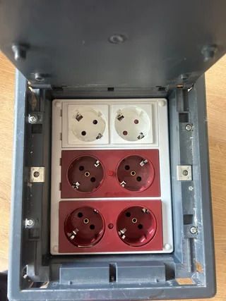 caja enchufes suelo Simon