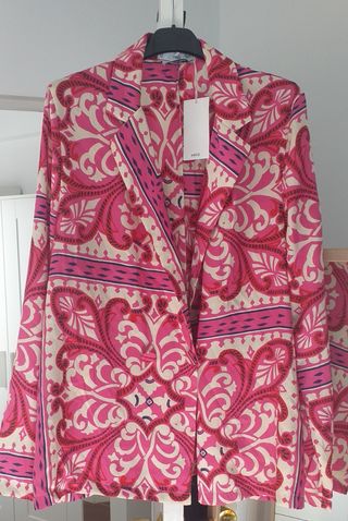 CHAQUETA MANGO.