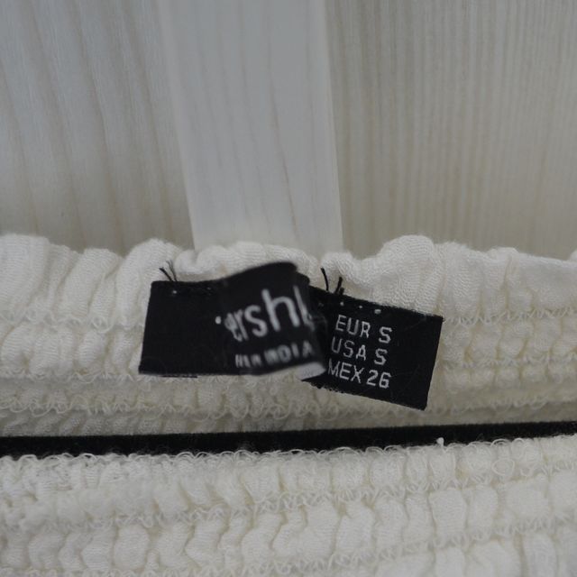 top bianco spalle scoperte bershka