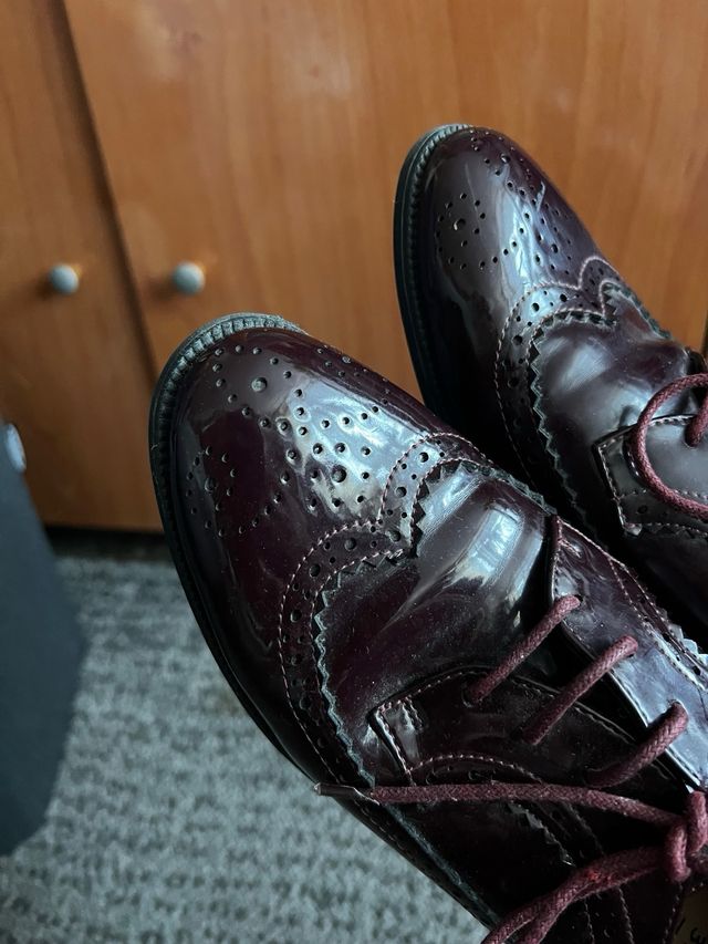 Zapatos planos burdeos de cordones