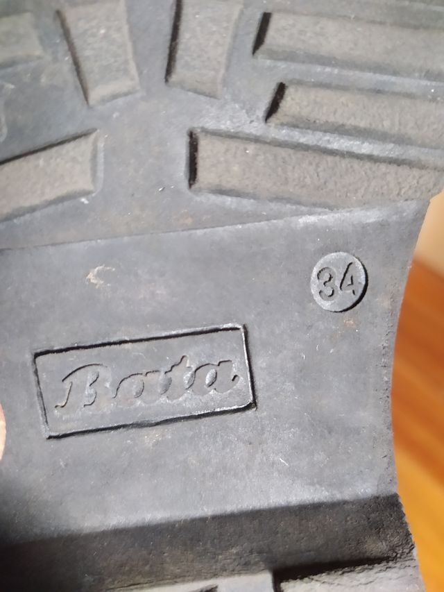 Stivaletti bassi da bambina Bata tg. 34