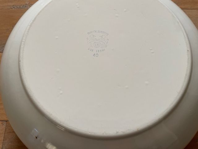 Antico catino in ferro smaltato con manici.