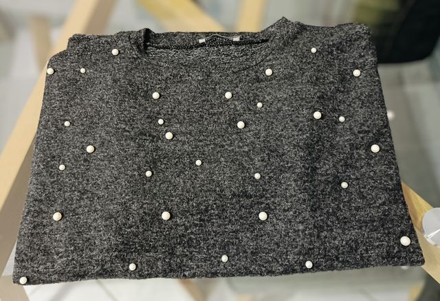 Maglia grigio melange con perline