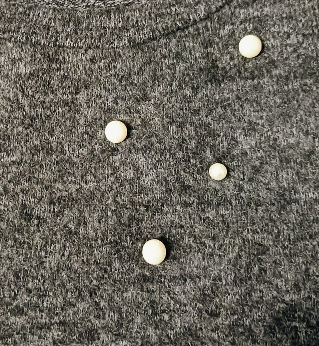 Maglia grigio melange con perline