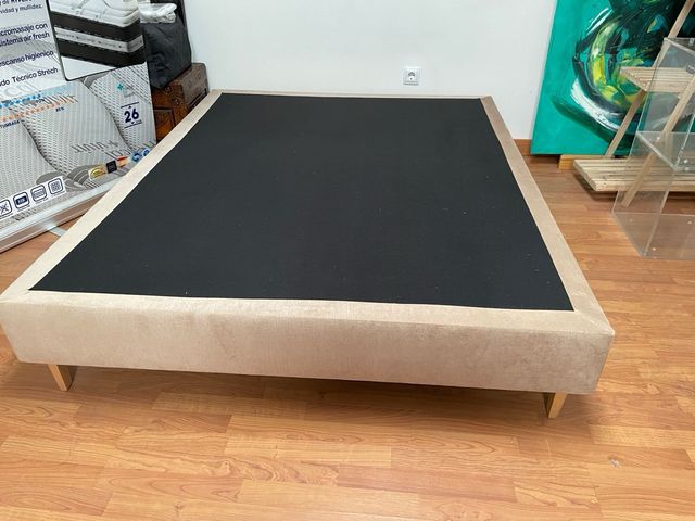 Base tapizada terciopelo acolchada