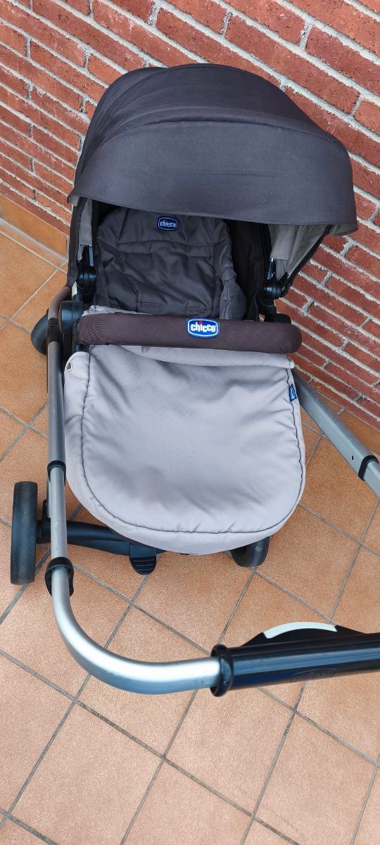 Carro bebé seminuevo marca Chicco