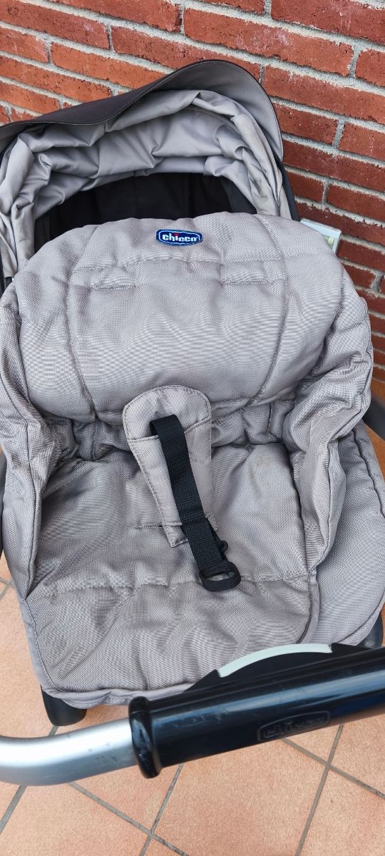 Carro bebé seminuevo marca Chicco
