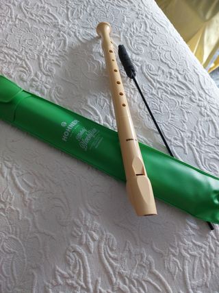 Flauta de la marca HoHNER.