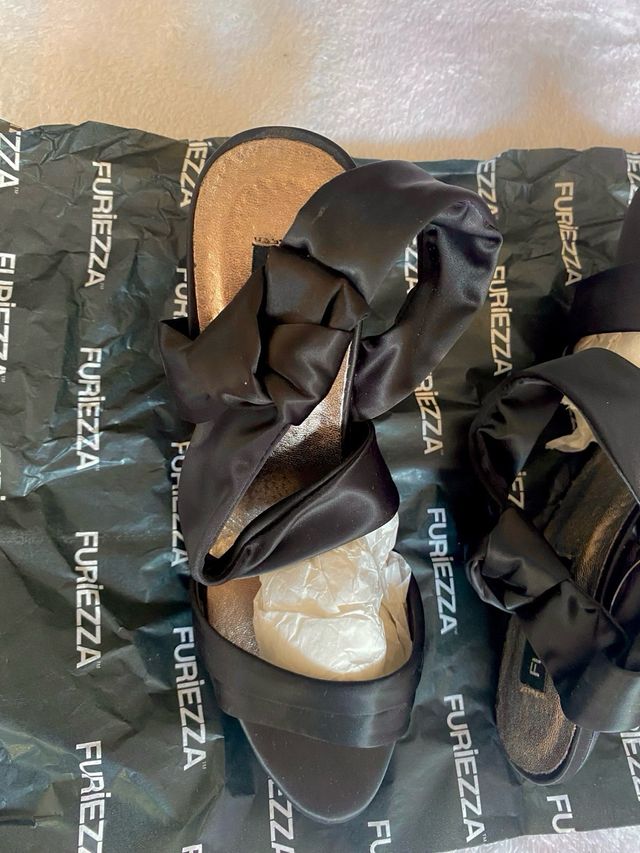 Tacones negros “Furiezza” (36)