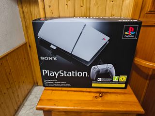 Ps5 Slim Digital 30 , precintad, (caja ron roces)
