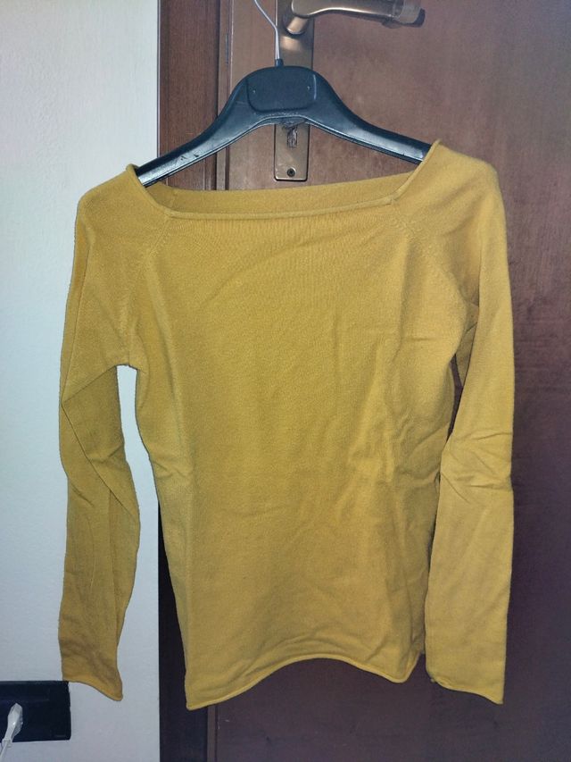 Maglioncino giallo da donna