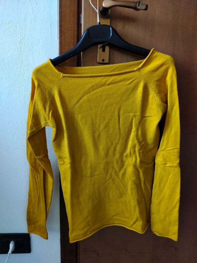 Maglioncino giallo da donna