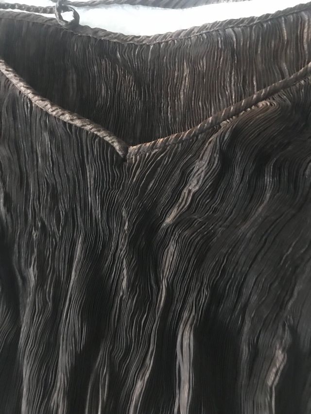 Vestito marrone e oro