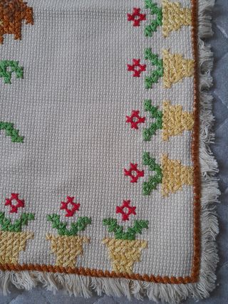 Copricuscino in tela Aida ricamato a punto croce 