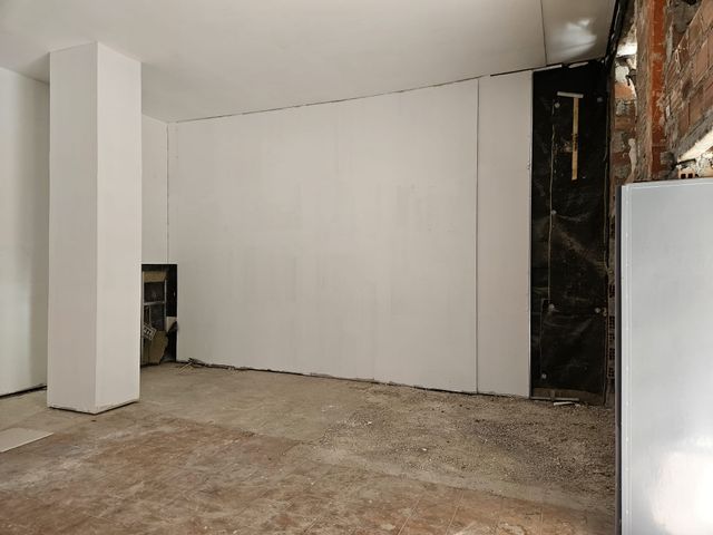 AMPLIO PISO JUNTO AVENIDA ANDALUCES