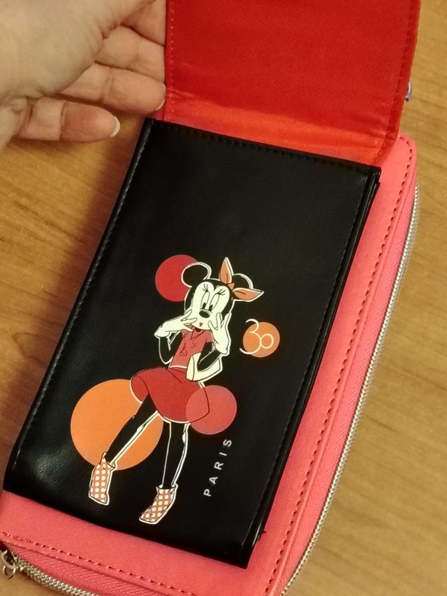 Disney, portafoglio tracolla