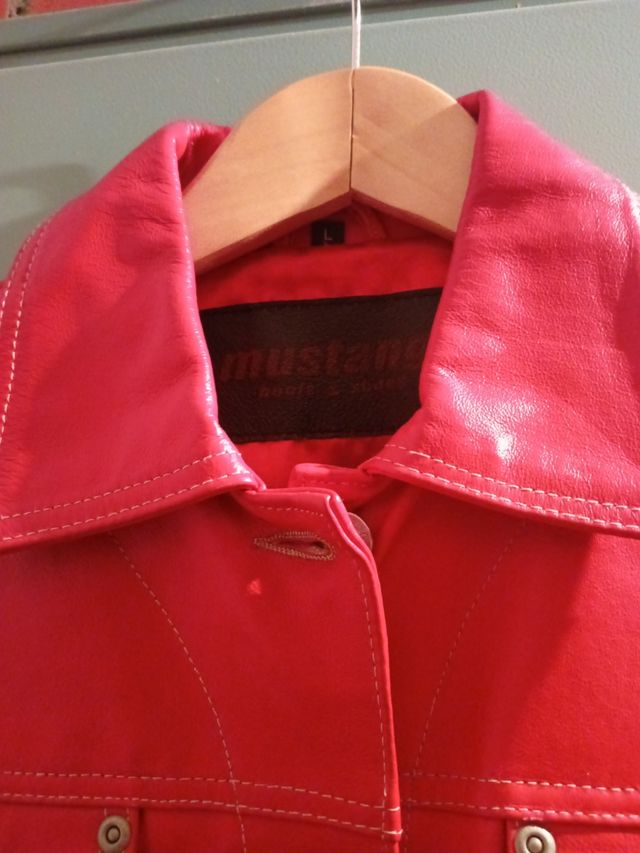 Cazadora roja piel