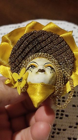 Spilla Vintage Anni 70 in ceramica e raso