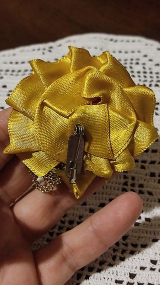 Spilla Vintage Anni 70 in ceramica e raso