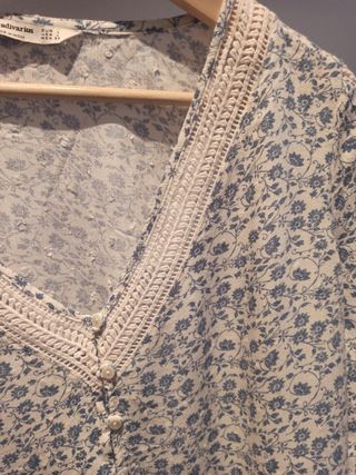 Blusa Flores azules-Stradaivarius