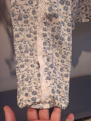 Blusa Flores azules-Stradaivarius
