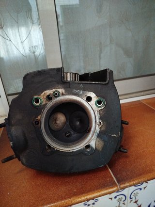 Culata de Ducati paso 750