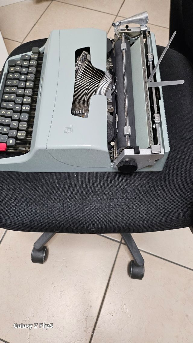 Macchina Da Scrivere olivetti 32