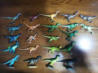 Lotto di 23 dinosauri geoworld