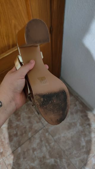 Zapatos dorados 