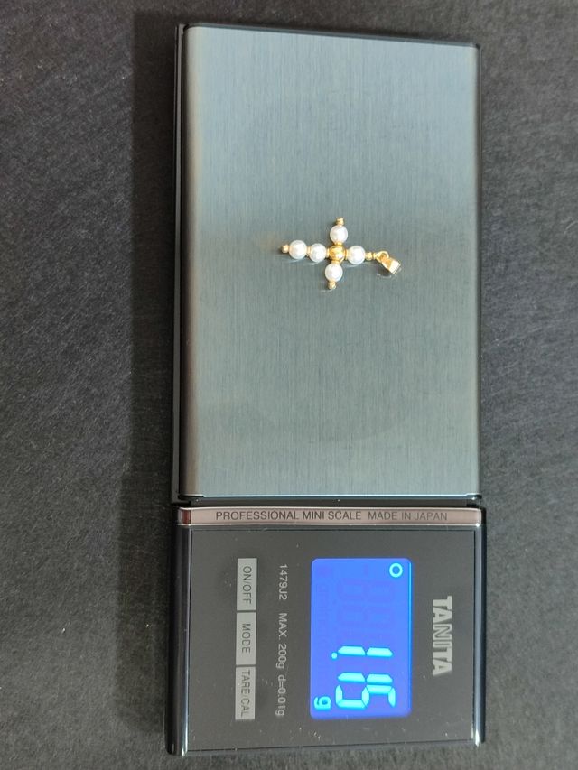 Colgante Cruz Perlas en oro 18k