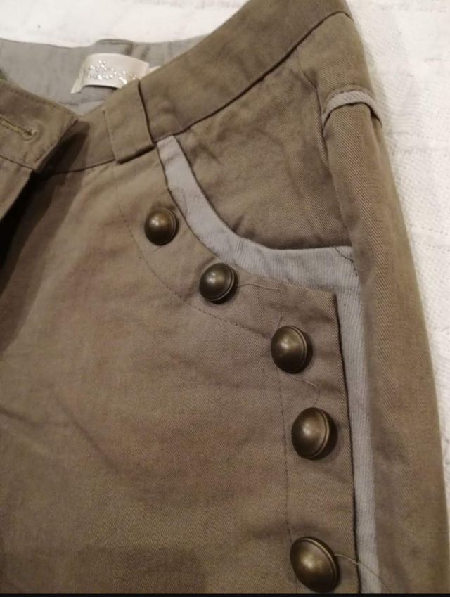 Pantalón bombacho tipo militar