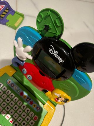 Ordenador y tobogan de Mickey Mouse 
