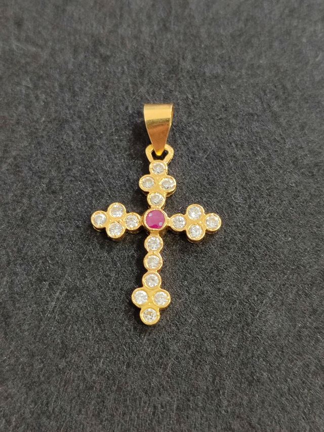 Colgante Cruz de Oro 18k y Circonitas
