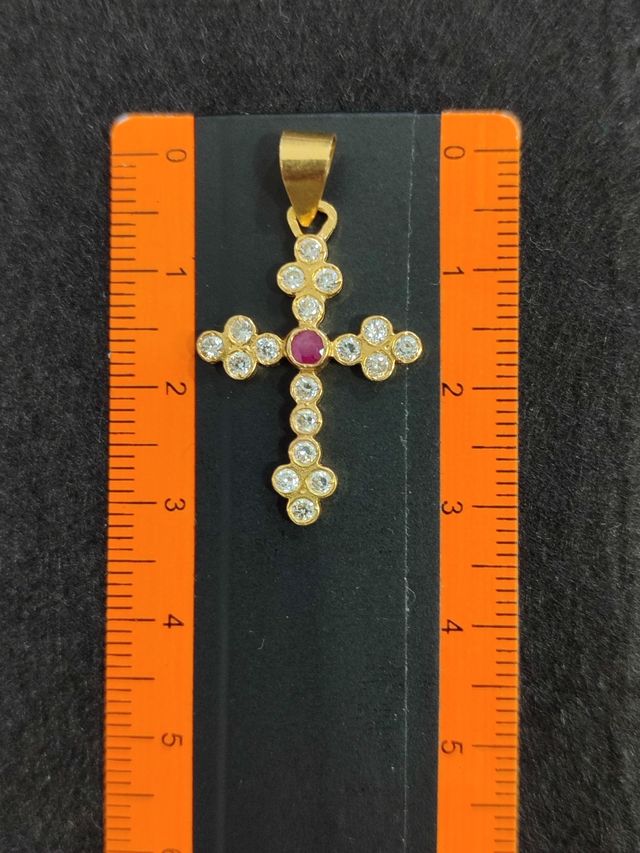 Colgante Cruz de Oro 18k y Circonitas