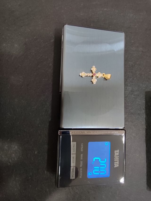 Colgante Cruz de Oro 18k y Circonitas