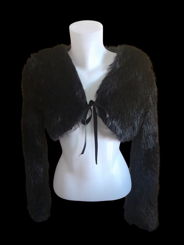 Bolero pelo sintético.